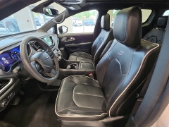 Used 2025  Chrysler Pacifica Limited FWD at Maxx Loans near St&period; Adrian&comma; MI