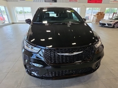 Used 2026  Chrysler Pacifica Select FWD at Maxx Loans near St&period; Adrian&comma; MI