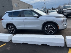 Used 2023  Mitsubishi Outlander S-AWC at Maxx Loans near St&period; Adrian&comma; MI