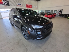 Used 2021  Chrysler Pacifica Limited AWD at Maxx Loans near St&period; Adrian&comma; MI