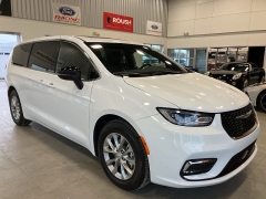Used 2026  Chrysler Pacifica Limited FWD at Maxx Loans near St. Adrian, MI