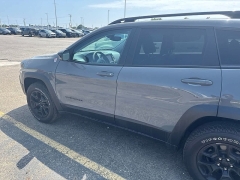 Used 2022  Jeep Cherokee Trailhawk 4x4 at Maxx Loans near St&period; Adrian&comma; MI