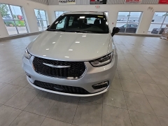 Used 2026  Chrysler Pacifica Limited FWD at Maxx Loans near St&period; Adrian&comma; MI