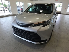 Used 2024  Toyota Sienna AWD &lpar;Natl&rpar; at Maxx Loans near St&period; Adrian&comma; MI