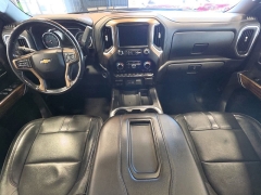 Used 2019  Chevrolet Silverado 1500 4WD Crew Cab 157" High Country at Maxx Loans near St&period; Adrian&comma; MI