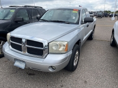 Used 2007 Dodge Dakota 4WD Club Cab SLT at Suburban Ford of Sterling Heights near Sterling Heights, MI