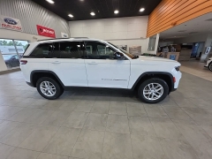 Used 2023  Jeep Grand Cherokee Laredo 4x4 at Maxx Loans near St&period; Adrian&comma; MI