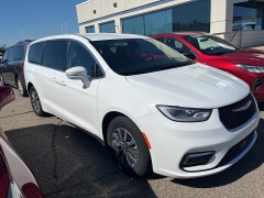Used 2022 Chrysler Pacifica Hybrid Touring L FWD at Suburban Ford of Sterling Heights near Sterling Heights, MI