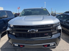 Used 2021 Chevrolet Silverado 1500 4WD Crew Cab 147" LT Trail Boss at Maxx Loans near ,