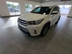 Used 2019  Toyota Highlander V6 AWD &lpar;Natl&rpar; at Maxx Loans near St&period; Adrian&comma; MI