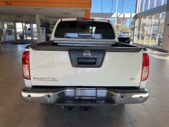 Used 2015  Nissan Frontier 2WD Crew Cab SWB Auto SV at Maxx Loans near St. Adrian, MI