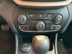 Used 2016 Jeep Cherokee 4WD 4dr Latitude at Suburban Ford of Sterling Heights near Sterling Heights, MI