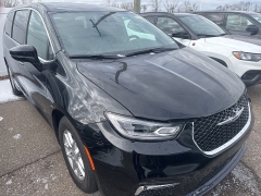 Used 2026  Chrysler Pacifica Select FWD at Maxx Loans near St&period; Adrian&comma; MI