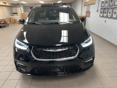 Used 2026  Chrysler Pacifica Limited FWD at Maxx Loans near St&period; Adrian&comma; MI