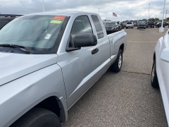 Used 2007 Dodge Dakota 4WD Club Cab SLT at Suburban Ford of Sterling Heights near Sterling Heights, MI