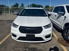 Used 2025  Chrysler Pacifica Limited FWD at Maxx Loans near St&period; Adrian&comma; MI