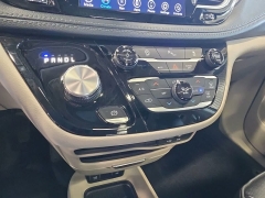 Used 2020  Chrysler Pacifica Limited FWD at Maxx Loans near St&period; Adrian&comma; MI
