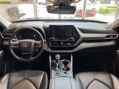 Used 2020 Toyota Highlander 4d SUV AWD XLE at Suburban Ford of Sterling Heights near Sterling Heights, MI