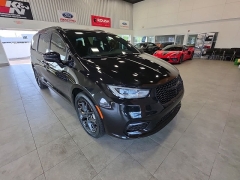 Used 2021  Chrysler Pacifica Limited AWD at Maxx Loans near St&period; Adrian&comma; MI