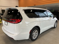 Used 2025  Chrysler Pacifica Select FWD at Maxx Loans near St. Adrian, MI