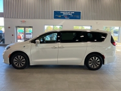Used 2022  Chrysler Pacifica Hybrid Touring L FWD at Maxx Loans near St. Adrian, MI