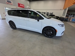 Used 2025  Chrysler Pacifica Limited FWD at Maxx Loans near St&period; Adrian&comma; MI