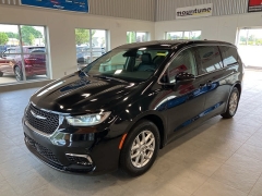 Used 2023 Chrysler Pacifica Touring L FWD at Maxx Loans near St. Adrian, MI