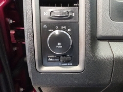 Used 2019  Ram 1500 Classic Express 4x4 Crew Cab 5'7" Box at Maxx Loans near St&period; Adrian&comma; MI