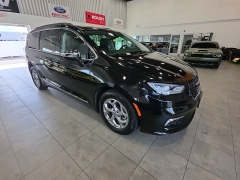 Used 2023  Chrysler Pacifica Limited FWD at Maxx Loans near St&period; Adrian&comma; MI