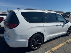 Used 2025  Chrysler Pacifica Limited FWD at Maxx Loans near St&period; Adrian&comma; MI