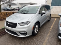 Used 2023  Chrysler Pacifica Touring L FWD at Maxx Loans near St&period; Adrian&comma; MI