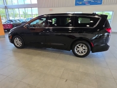Used 2026  Chrysler Pacifica Select FWD at Maxx Loans near St&period; Adrian&comma; MI