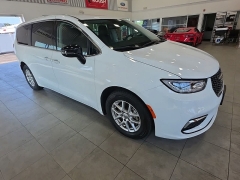 Used 2024  Chrysler Pacifica Touring L FWD at Maxx Loans near St&period; Adrian&comma; MI