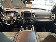 Used 2020  Ram 1500 Big Horn 4x4 Crew Cab 5'7" Box at Maxx Loans near St&period; Adrian&comma; MI