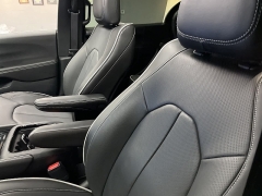 Used 2026  Chrysler Pacifica Limited FWD at Maxx Loans near St&period; Adrian&comma; MI