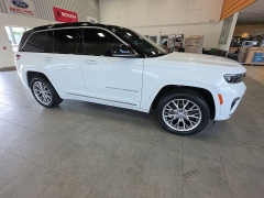 Used 2024  Jeep Grand Cherokee Summit 4x4 at Maxx Loans near St&period; Adrian&comma; MI