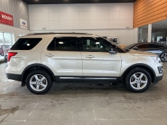 Used 2017  Ford Explorer 4d SUV 4WD XLT at Maxx Loans near St&period; Adrian&comma; MI