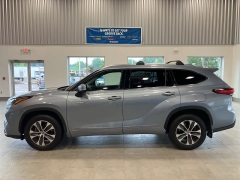Used 2021 Toyota Highlander Hybrid XLE AWD at Maxx Loans near St. Adrian, MI