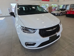 Used 2024  Chrysler Pacifica Touring L FWD at Maxx Loans near St&period; Adrian&comma; MI