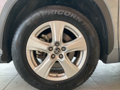 Used 2022 Toyota Highlander LE FWD at Suburban Ford of Sterling Heights near Sterling Heights, MI