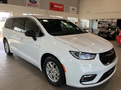 Used 2025  Chrysler Pacifica Select FWD at Maxx Loans near St&period; Adrian&comma; MI