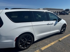 Used 2025  Chrysler Pacifica Limited FWD at Maxx Loans near St&period; Adrian&comma; MI