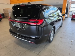 Used 2026  Chrysler Pacifica Select FWD at Maxx Loans near St&period; Adrian&comma; MI