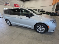 Used 2024  Chrysler Pacifica Touring L FWD at Maxx Loans near St&period; Adrian&comma; MI