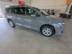 Used 2020  Chrysler Pacifica Limited FWD at Maxx Loans near St&period; Adrian&comma; MI