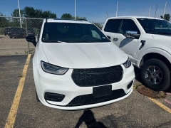 Used 2025  Chrysler Pacifica Limited FWD at Maxx Loans near St&period; Adrian&comma; MI