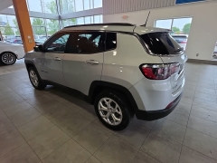 Used 2024  Jeep Compass Latitude 4x4 at Maxx Loans near St&period; Adrian&comma; MI