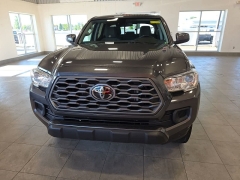 Used 2020  Toyota Tacoma 4WD Double Cab 6' Bed V6 AT &lpar;Natl&rpar; at Maxx Loans near St&period; Adrian&comma; MI