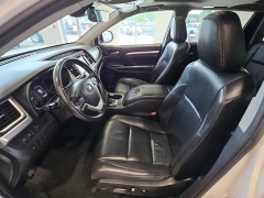 Used 2019  Toyota Highlander V6 AWD &lpar;Natl&rpar; at Maxx Loans near St&period; Adrian&comma; MI