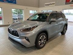 Used 2021 Toyota Highlander Hybrid XLE AWD at Maxx Loans near St. Adrian, MI